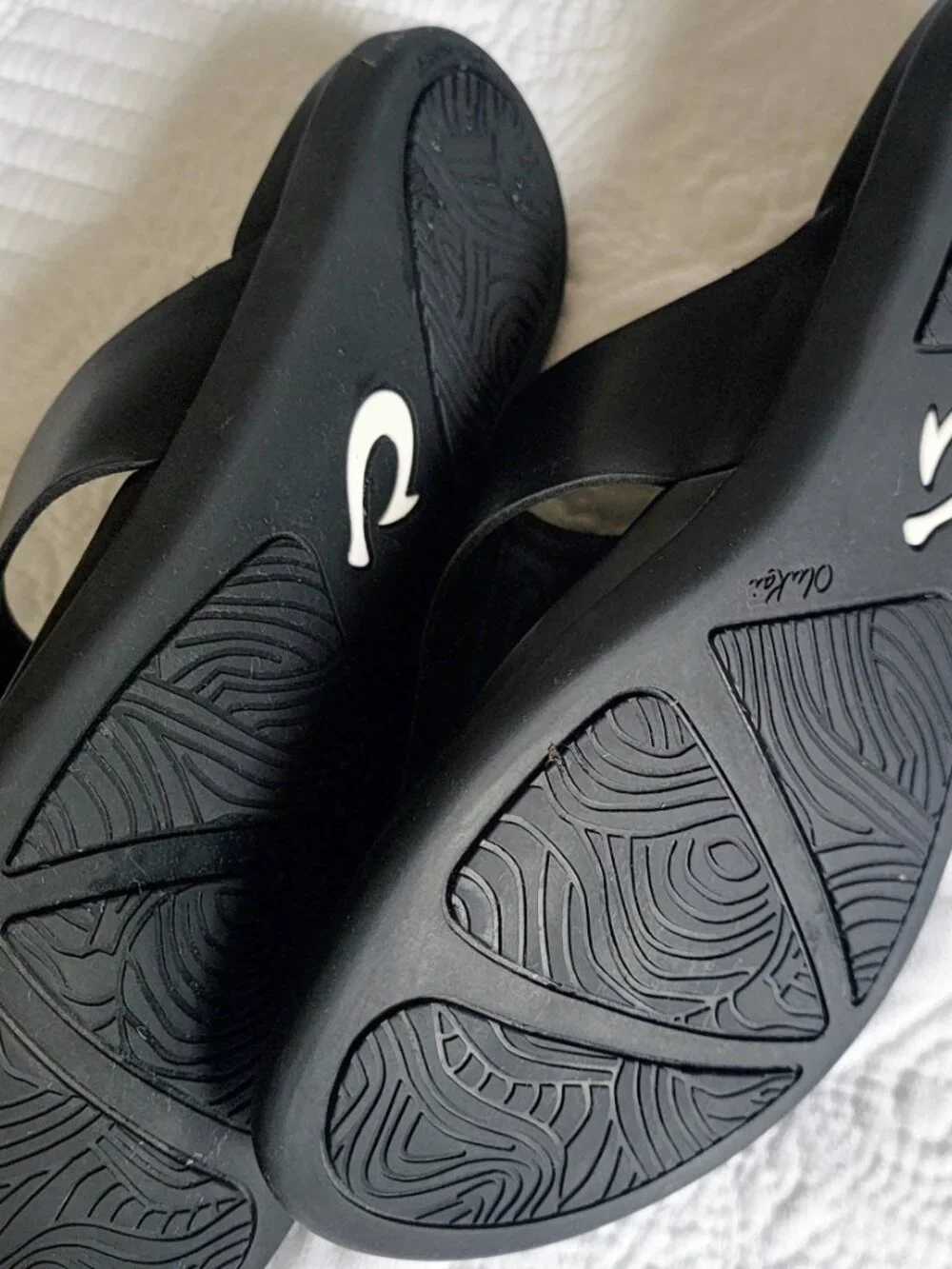 OluKai sandals size 9, Hoʻopio Mele